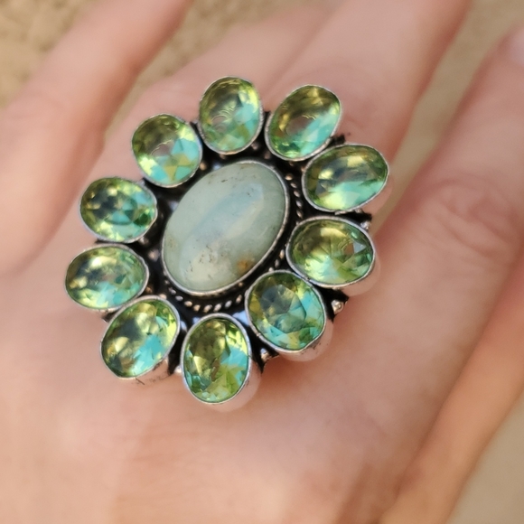 New Oversized Chrysoprase and Tsavorite 925 Silver Statement Ring. - Picture 8 of 14